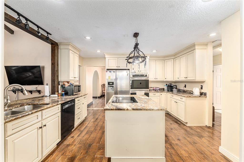 For Sale: $519,900 (4 beds, 3 baths, 2874 Square Feet)