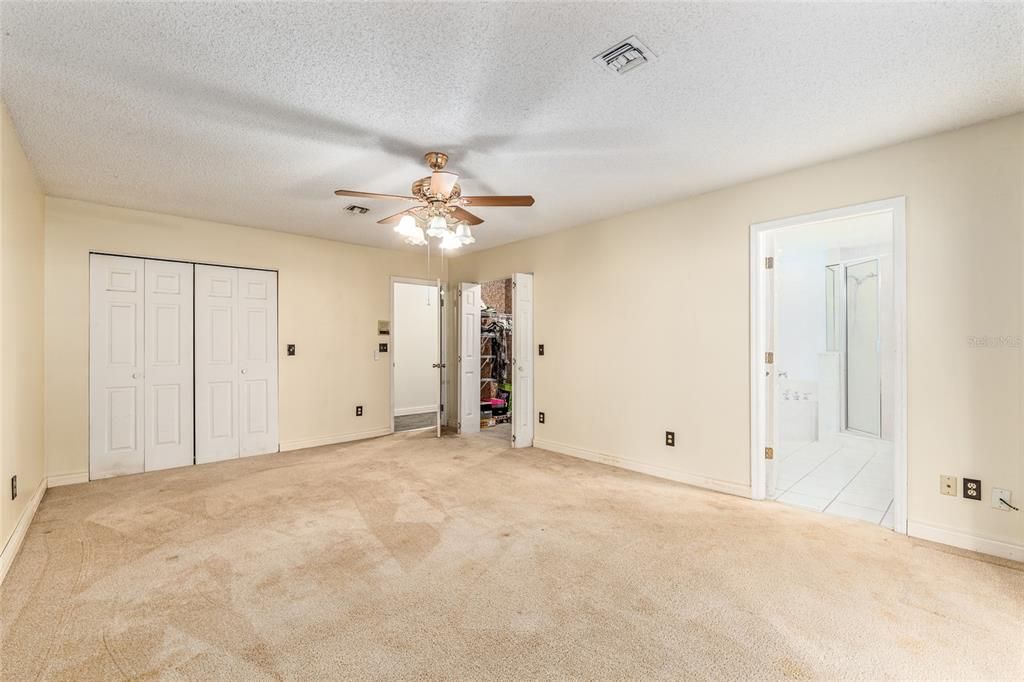 For Sale: $519,900 (4 beds, 3 baths, 2874 Square Feet)