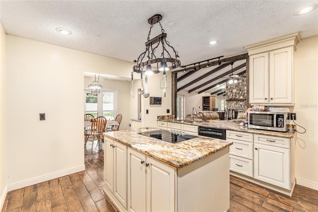 For Sale: $519,900 (4 beds, 3 baths, 2874 Square Feet)