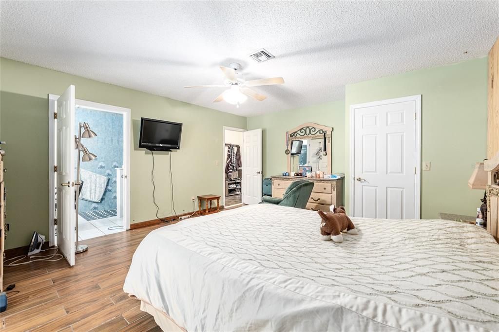 For Sale: $519,900 (4 beds, 3 baths, 2874 Square Feet)