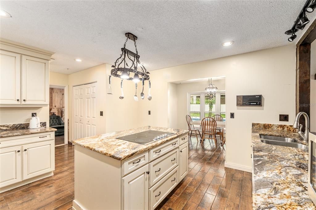 For Sale: $519,900 (4 beds, 3 baths, 2874 Square Feet)