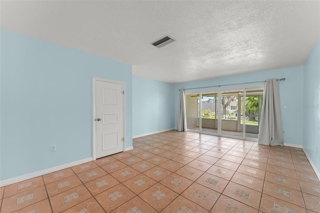 En Venta: $190,000 (2 camas, 2 baños, 1073 Pies cuadrados)