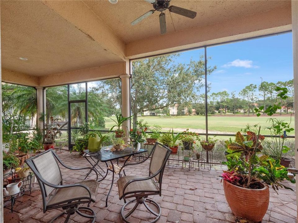 合同活跃: $379,000 (4 贝兹, 2 浴室, 2470 平方英尺)