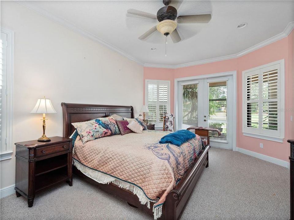 合同活跃: $379,000 (4 贝兹, 2 浴室, 2470 平方英尺)