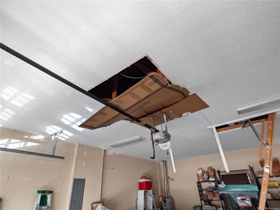 合同活跃: $379,000 (4 贝兹, 2 浴室, 2470 平方英尺)