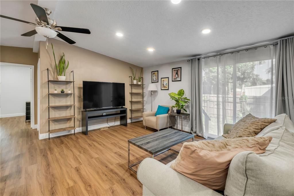 For Sale: $214,000 (3 beds, 2 baths, 1248 Square Feet)