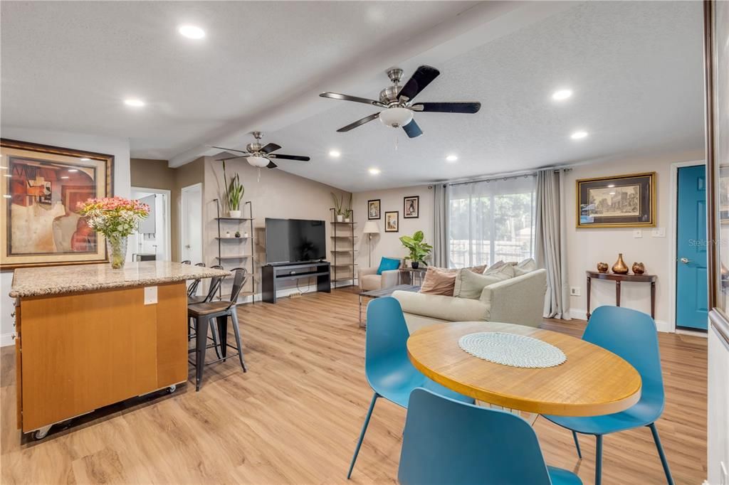 For Sale: $214,000 (3 beds, 2 baths, 1248 Square Feet)