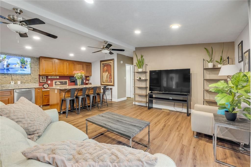 For Sale: $214,000 (3 beds, 2 baths, 1248 Square Feet)