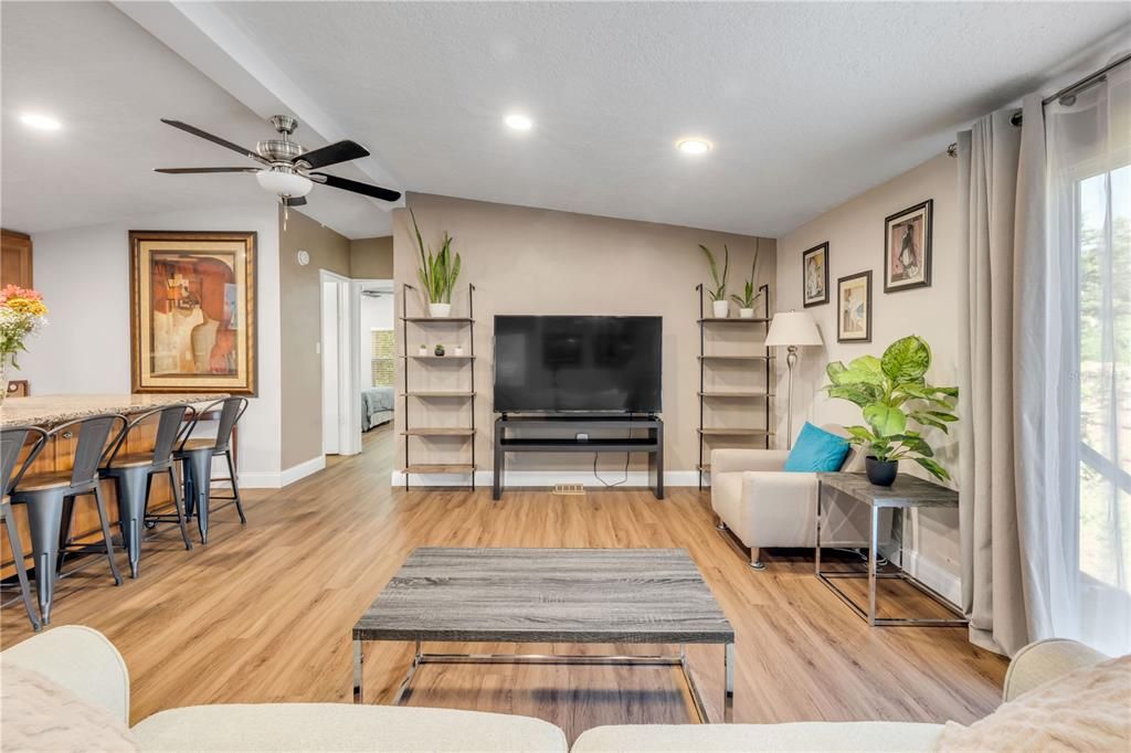 For Sale: $214,000 (3 beds, 2 baths, 1248 Square Feet)