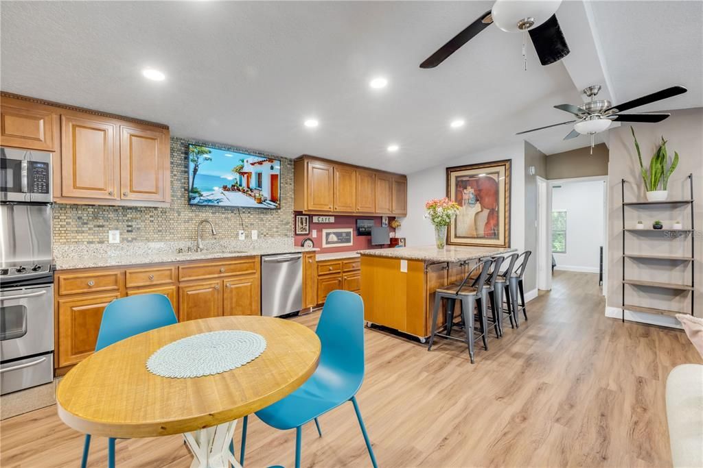 For Sale: $214,000 (3 beds, 2 baths, 1248 Square Feet)