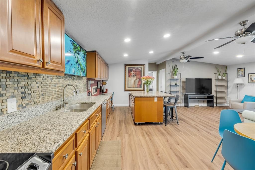 For Sale: $214,000 (3 beds, 2 baths, 1248 Square Feet)