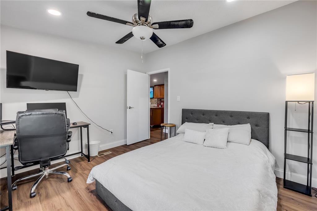 For Sale: $214,000 (3 beds, 2 baths, 1248 Square Feet)