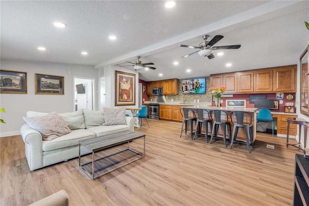 For Sale: $214,000 (3 beds, 2 baths, 1248 Square Feet)