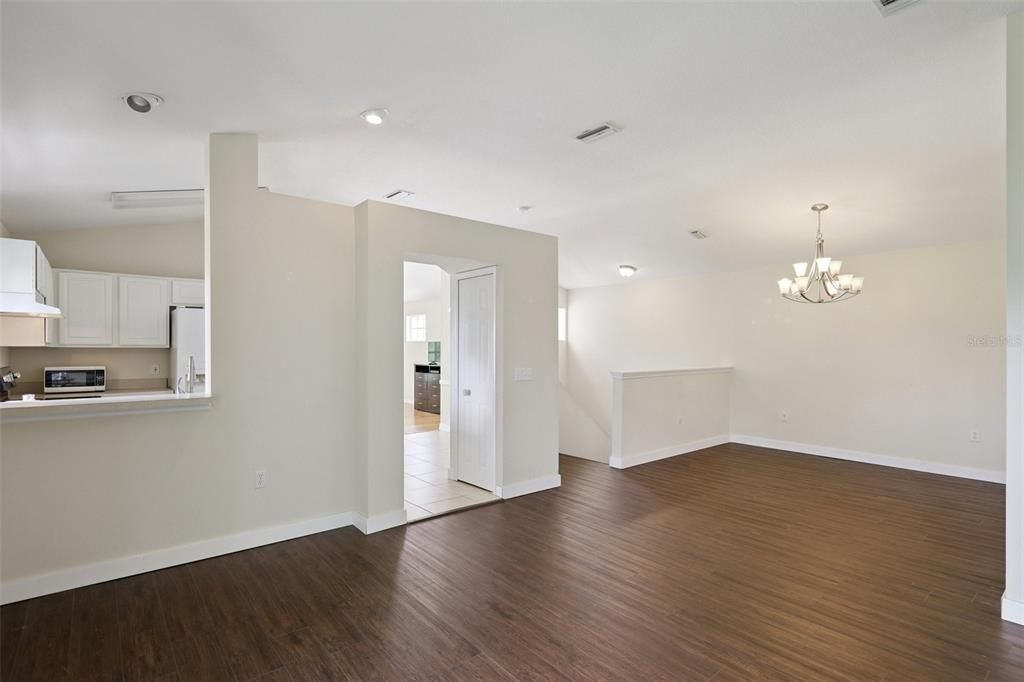 待售: $250,000 (2 贝兹, 2 浴室, 1461 平方英尺)