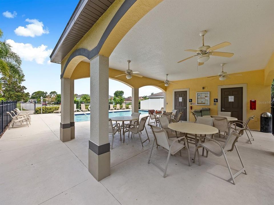 For Rent: $2,100 (3 beds, 2 baths, 1415 Square Feet)