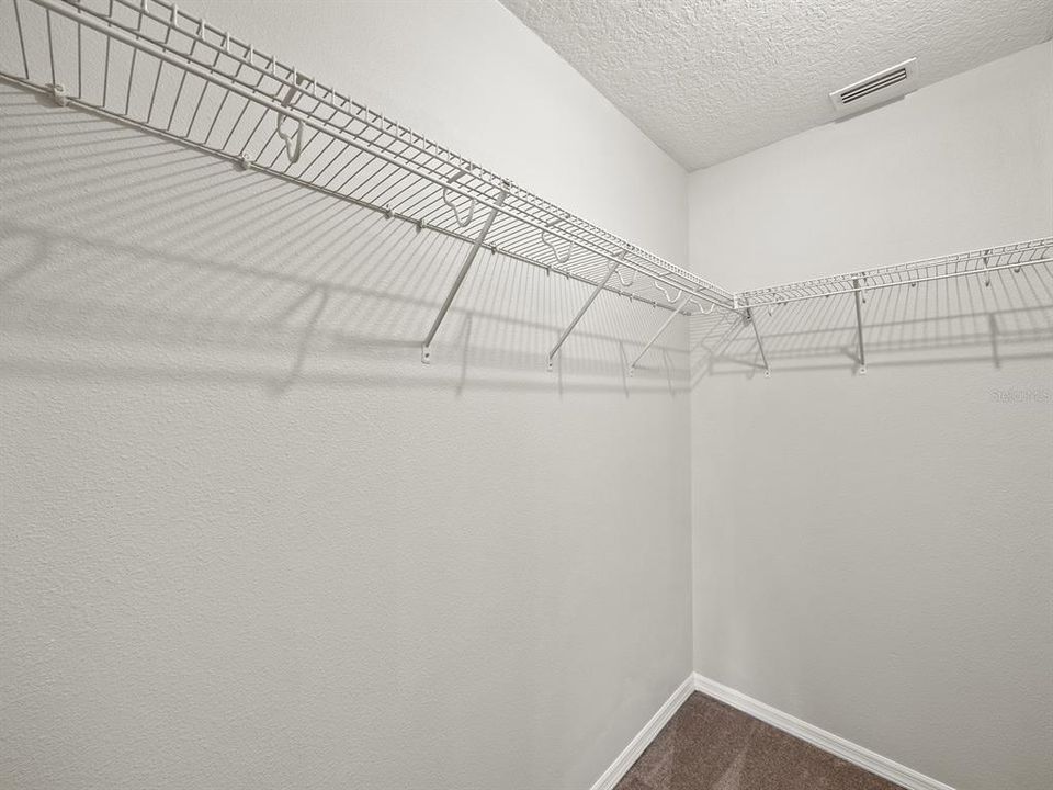 For Rent: $2,100 (3 beds, 2 baths, 1415 Square Feet)