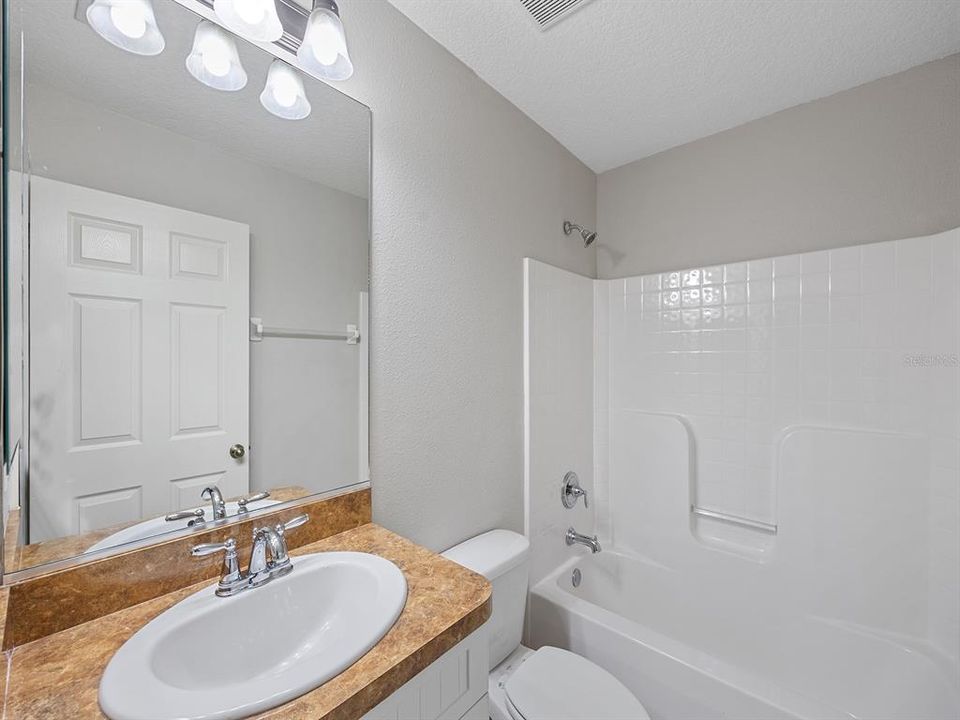 For Rent: $2,100 (3 beds, 2 baths, 1415 Square Feet)