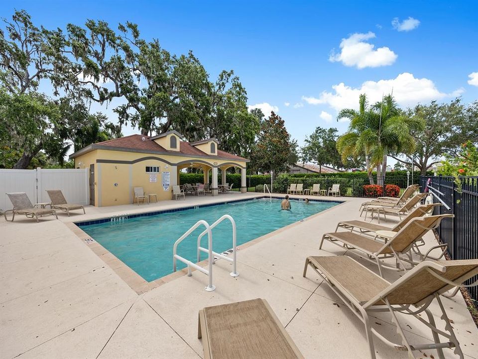 For Rent: $2,100 (3 beds, 2 baths, 1415 Square Feet)