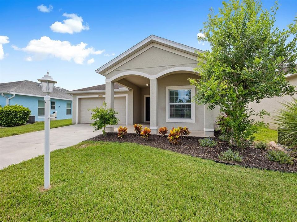 For Rent: $2,100 (3 beds, 2 baths, 1415 Square Feet)