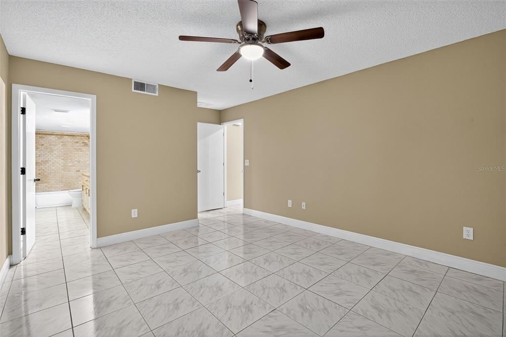 For Sale: $554,900 (4 beds, 2 baths, 1935 Square Feet)