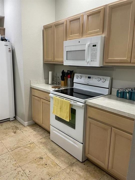 Active With Contract: $2,300 (3 beds, 2 baths, 2013 Square Feet)