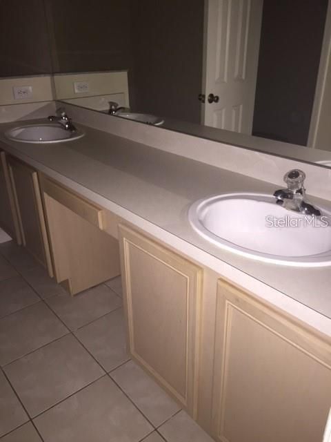 Active With Contract: $2,300 (3 beds, 2 baths, 2013 Square Feet)