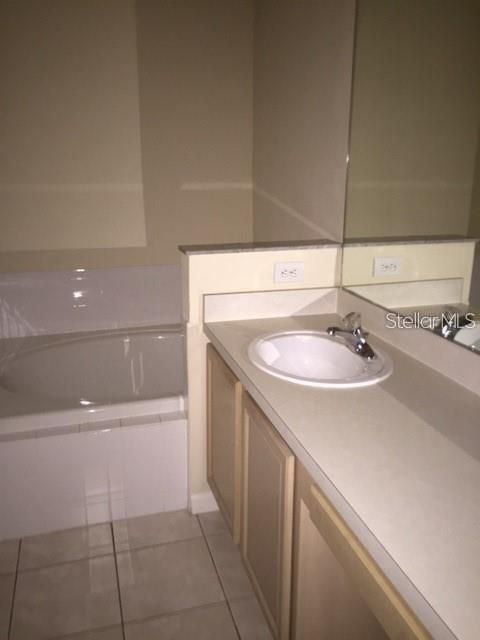 Active With Contract: $2,300 (3 beds, 2 baths, 2013 Square Feet)