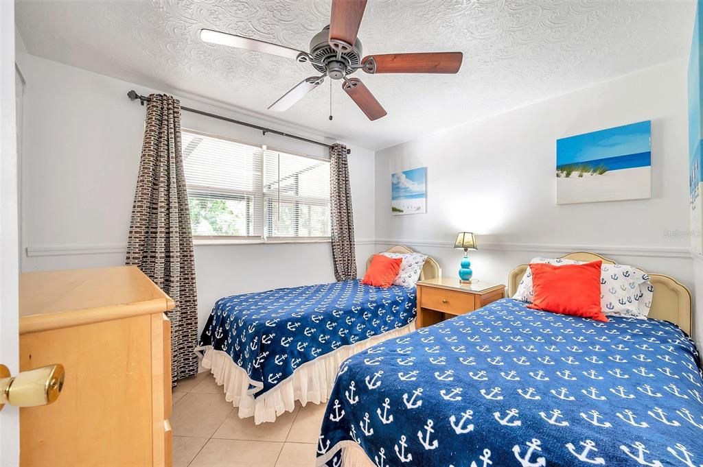 合同活跃: $179,000 (3 贝兹, 1 浴室, 1222 平方英尺)