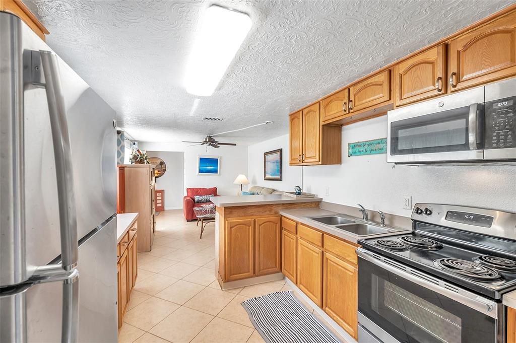 合同活跃: $179,000 (3 贝兹, 1 浴室, 1222 平方英尺)