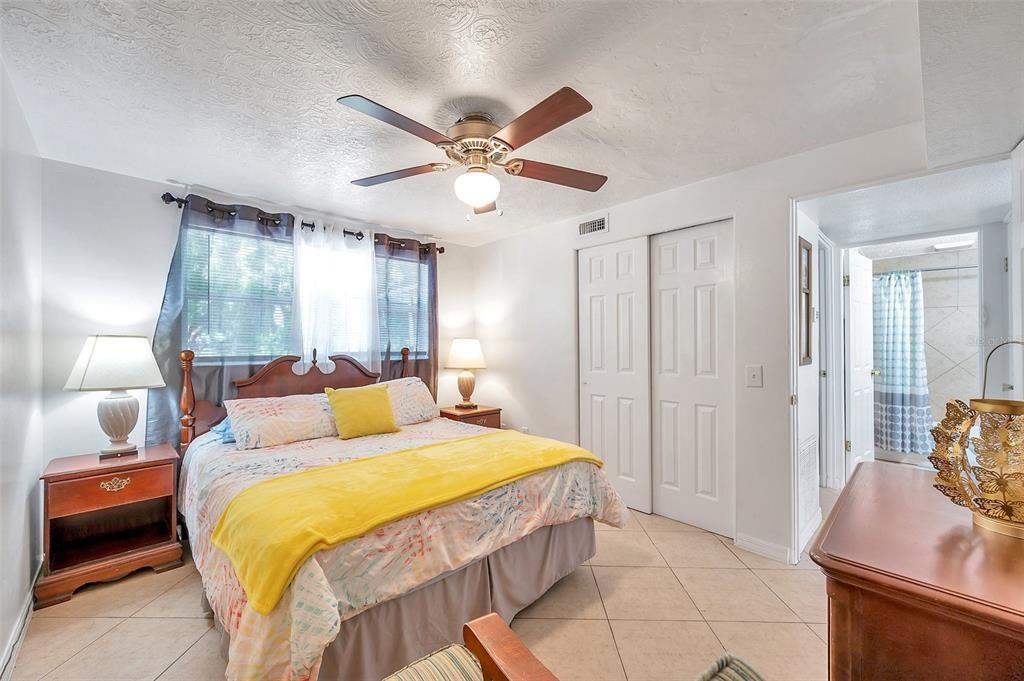 合同活跃: $179,000 (3 贝兹, 1 浴室, 1222 平方英尺)