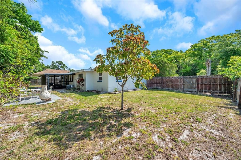 合同活跃: $179,000 (3 贝兹, 1 浴室, 1222 平方英尺)