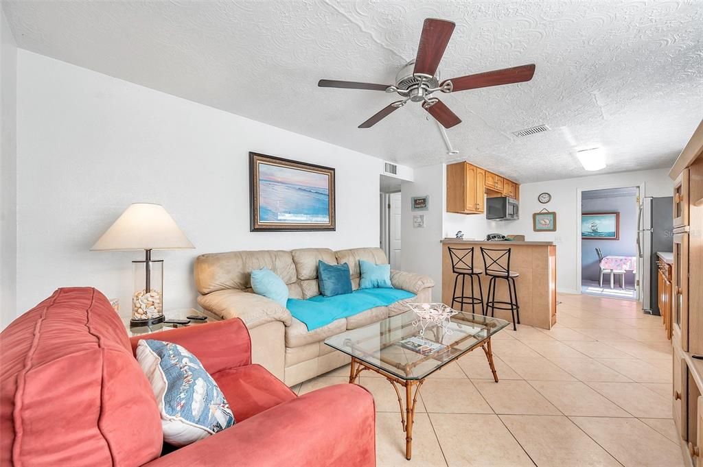 合同活跃: $179,000 (3 贝兹, 1 浴室, 1222 平方英尺)