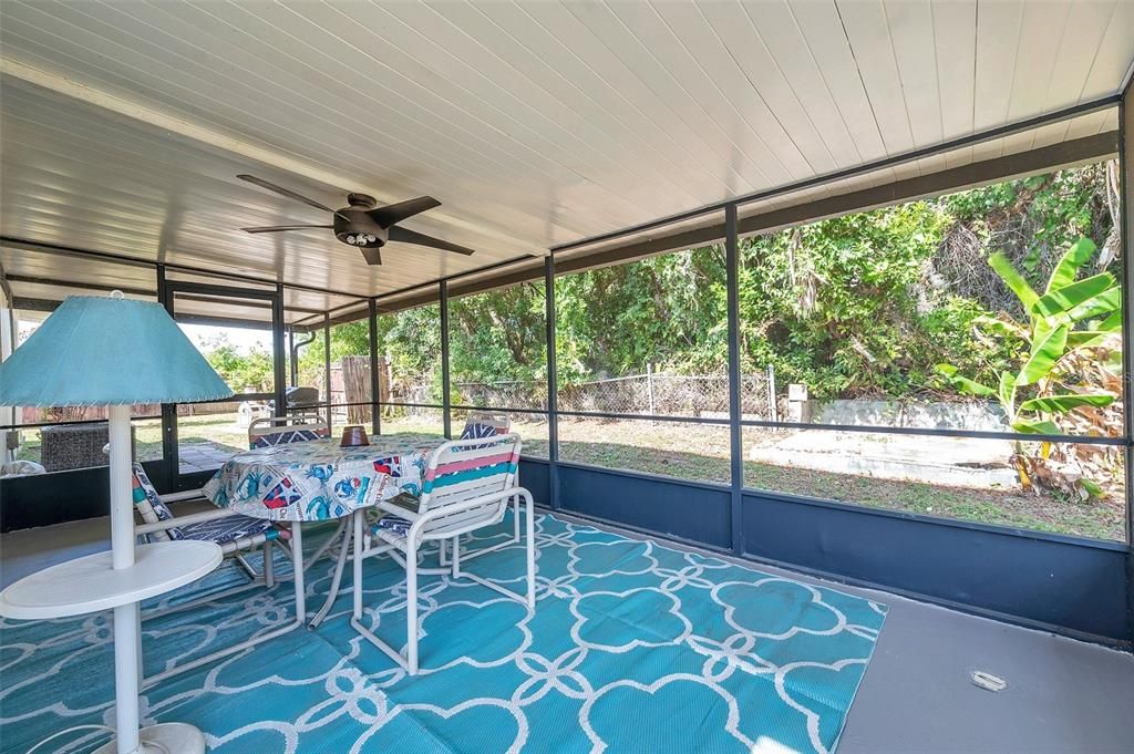 合同活跃: $179,000 (3 贝兹, 1 浴室, 1222 平方英尺)