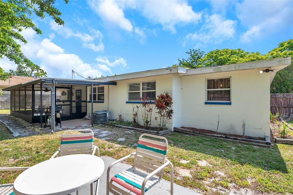 合同活跃: $179,000 (3 贝兹, 1 浴室, 1222 平方英尺)