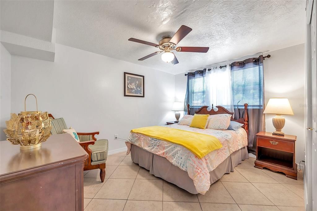 合同活跃: $179,000 (3 贝兹, 1 浴室, 1222 平方英尺)