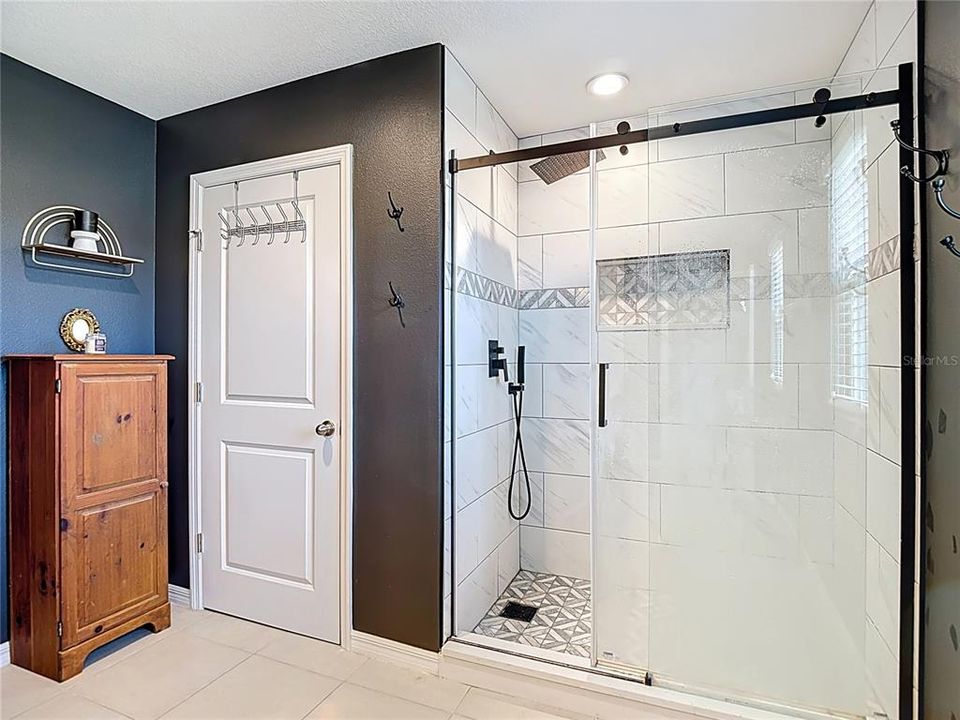 Active With Contract: $379,900 (4 beds, 2 baths, 2505 Square Feet)