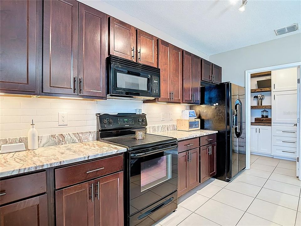 Active With Contract: $379,900 (4 beds, 2 baths, 2505 Square Feet)