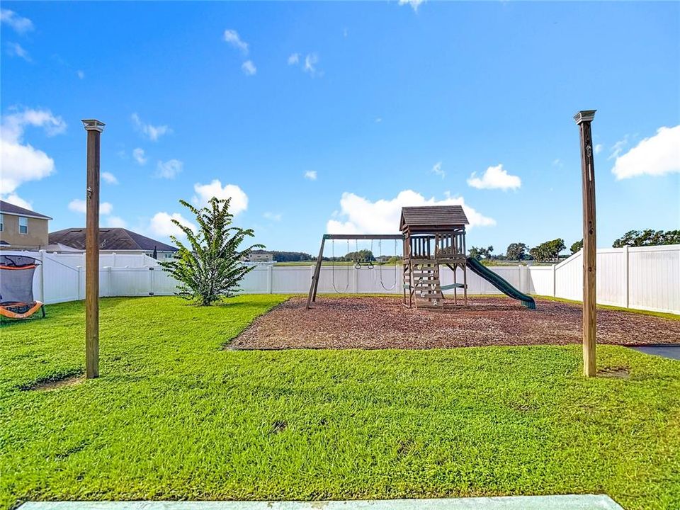 Active With Contract: $379,900 (4 beds, 2 baths, 2505 Square Feet)