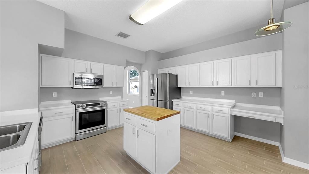 Active With Contract: $3,100 (5 beds, 3 baths, 2888 Square Feet)