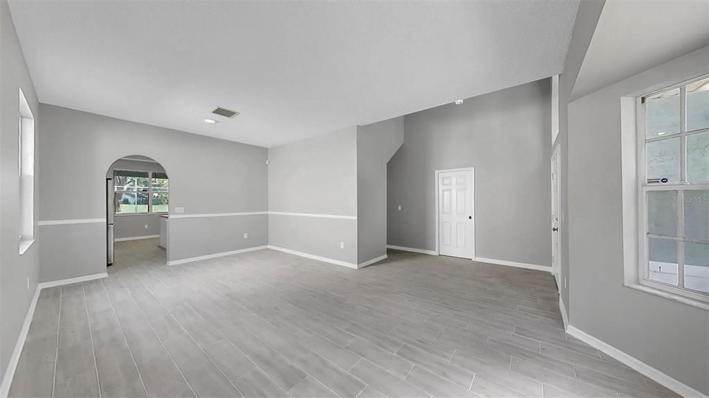 Active With Contract: $3,100 (5 beds, 3 baths, 2888 Square Feet)