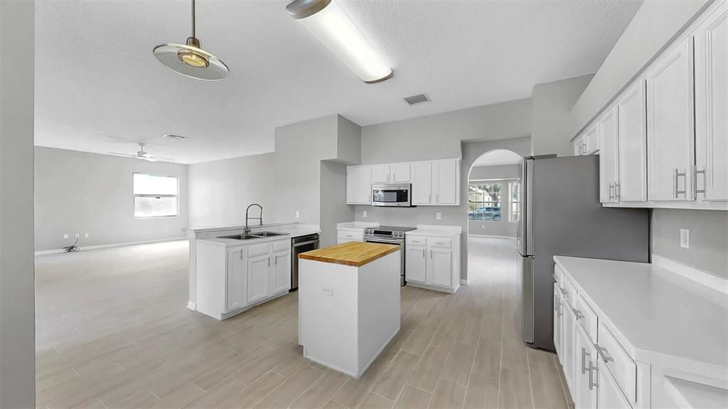 Active With Contract: $3,100 (5 beds, 3 baths, 2888 Square Feet)