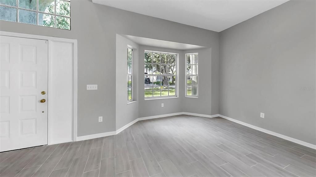 Active With Contract: $3,100 (5 beds, 3 baths, 2888 Square Feet)