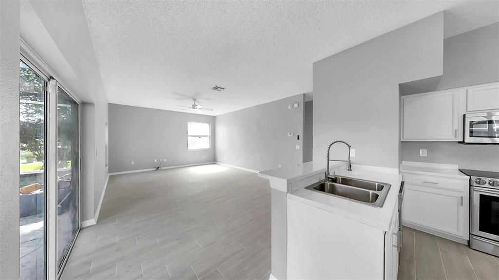 Active With Contract: $3,100 (5 beds, 3 baths, 2888 Square Feet)