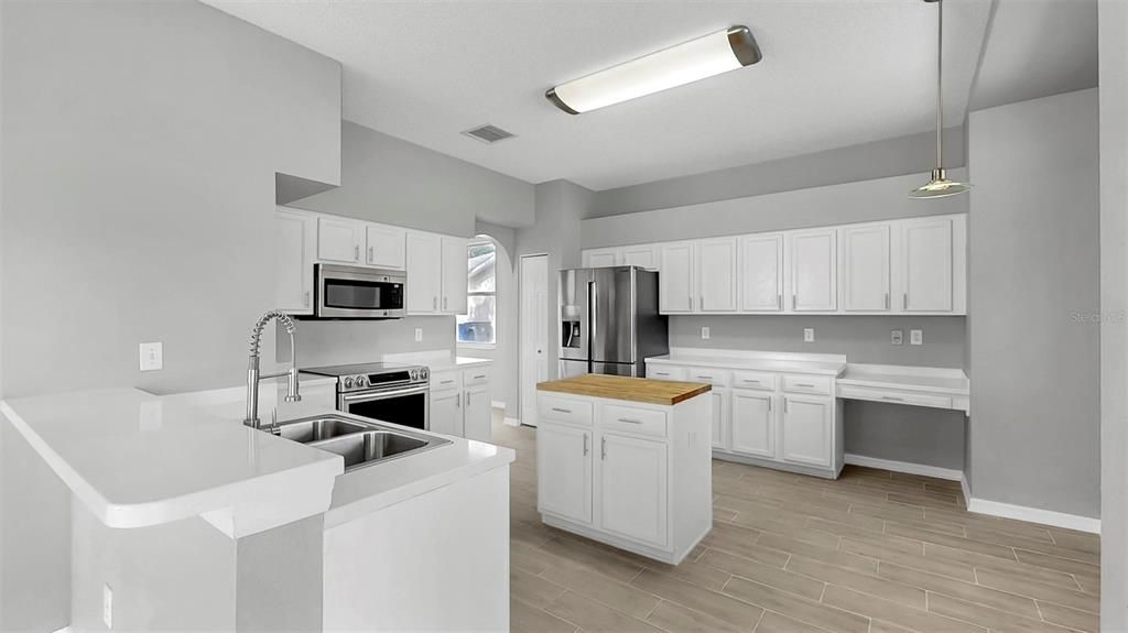 Active With Contract: $3,100 (5 beds, 3 baths, 2888 Square Feet)