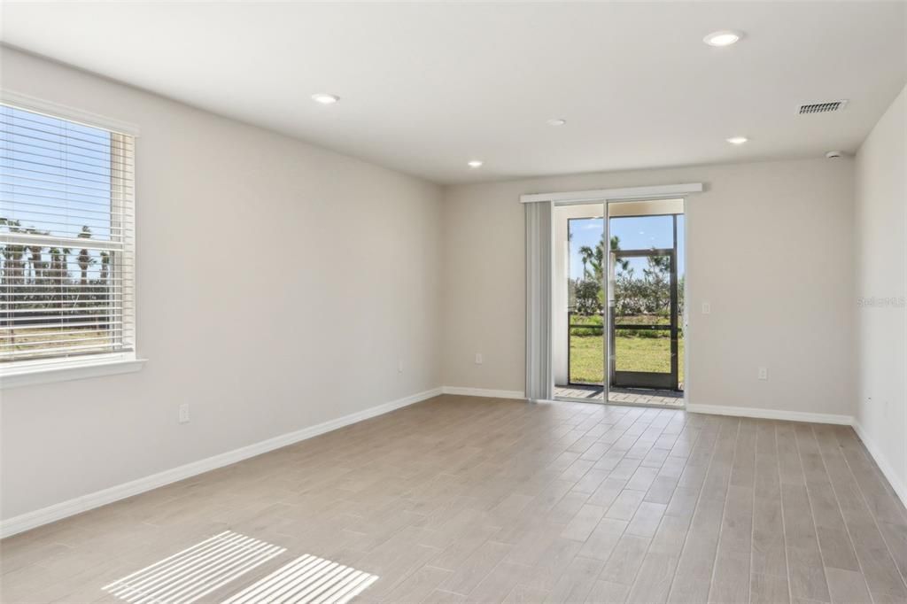 Activo con contrato: $309,995 (4 camas, 2 baños, 1687 Pies cuadrados)