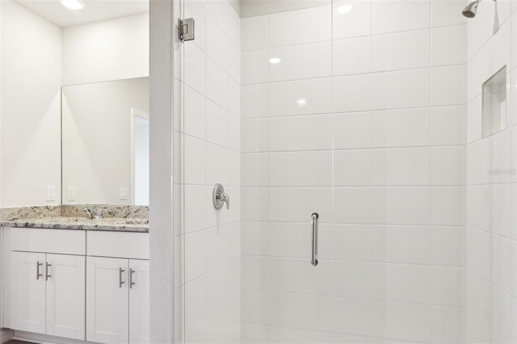 Activo con contrato: $309,995 (4 camas, 2 baños, 1687 Pies cuadrados)