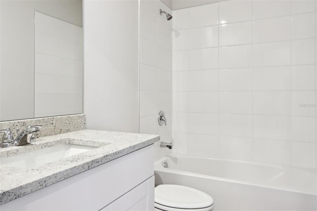 Activo con contrato: $309,995 (4 camas, 2 baños, 1687 Pies cuadrados)