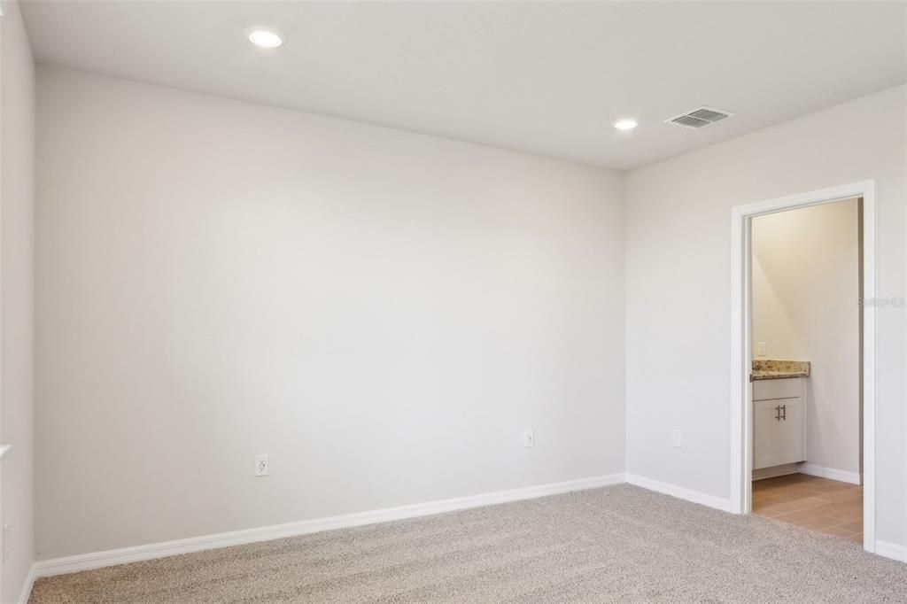 Activo con contrato: $309,995 (4 camas, 2 baños, 1687 Pies cuadrados)