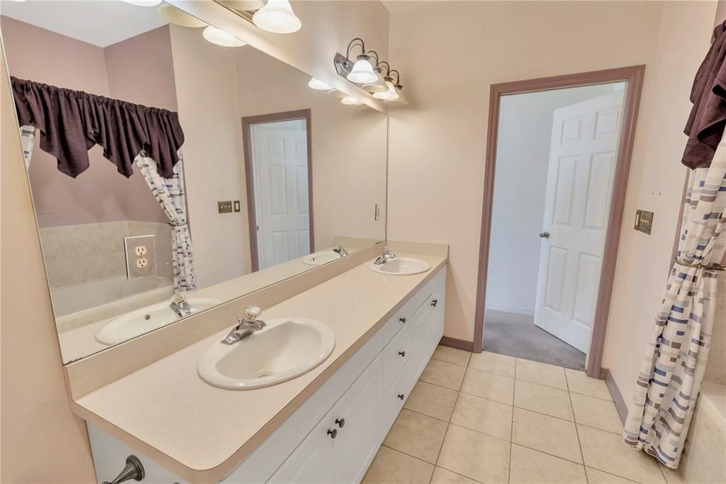 En Venta: $850,000 (3 camas, 3 baños, 1850 Pies cuadrados)