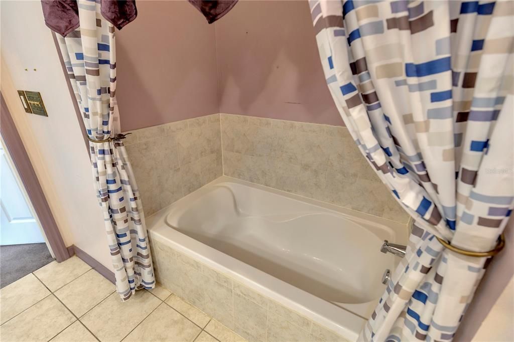 En Venta: $850,000 (3 camas, 3 baños, 1850 Pies cuadrados)